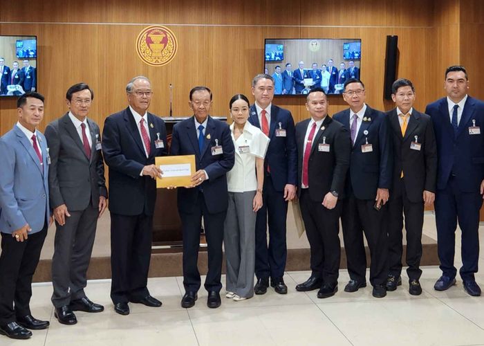 พรรคเพื่อไทยยื่นญัตติแก้ไขร่างรัฐธรรมนูญ เรียกร้องให้ทุกฝ่ายมีความจริงใจ-จริงจังจัดทำรัฐธรรมนูญฉบับใหม่