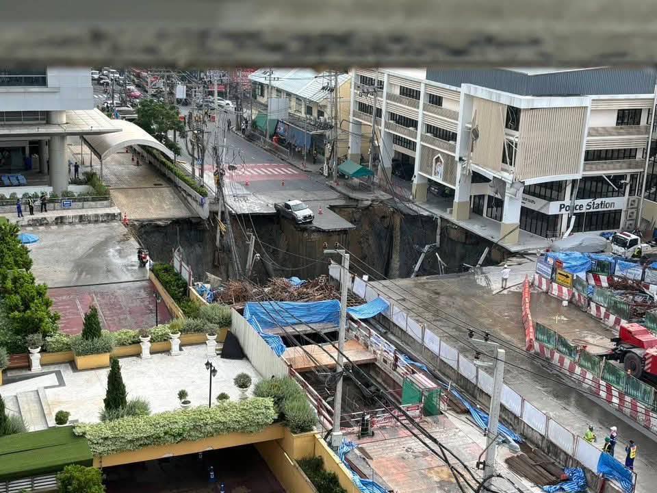 ผู้ว่าฯ ชัชชาติ รุดตรวจสอบเหตุถนนทรุดตัวหน้าโรงพยาบาลวชิรพยาบาล