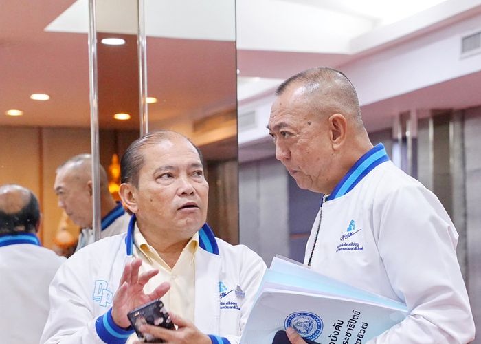 'เฉลิมชัย' เผย มติ กก.บห. ประชาธิปัตย์ ใช้ข้อบังคับพรรค มอบอำนาจ 'หัวหน้าพรรค' ตัดสินใจเรื่องร่วมรัฐบาล