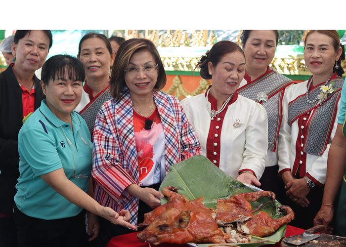 สุดคึกคัก รมช.มนพร ส่งเสริมจัดงาน ‘ประชันความแซ่บ หมูหัน ส่งเสริมอาชีพปรุงเมนูเด็ดประจำถิ่น เที่ยวบุญแข่งเรือกีบ ต.ท่าจำปา ท่าอุเทน นครพนม’