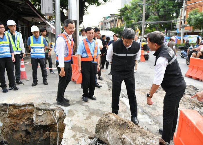 ผู้ว่าฯ ชัชชาติ ตรวจซ้ำน้ำซึมถนนสามเสน ย้ำปลอดภัยไร้กังวล สั่งสแกนถนนทั้งเส้นเสริมความมั่นใจประชาชน