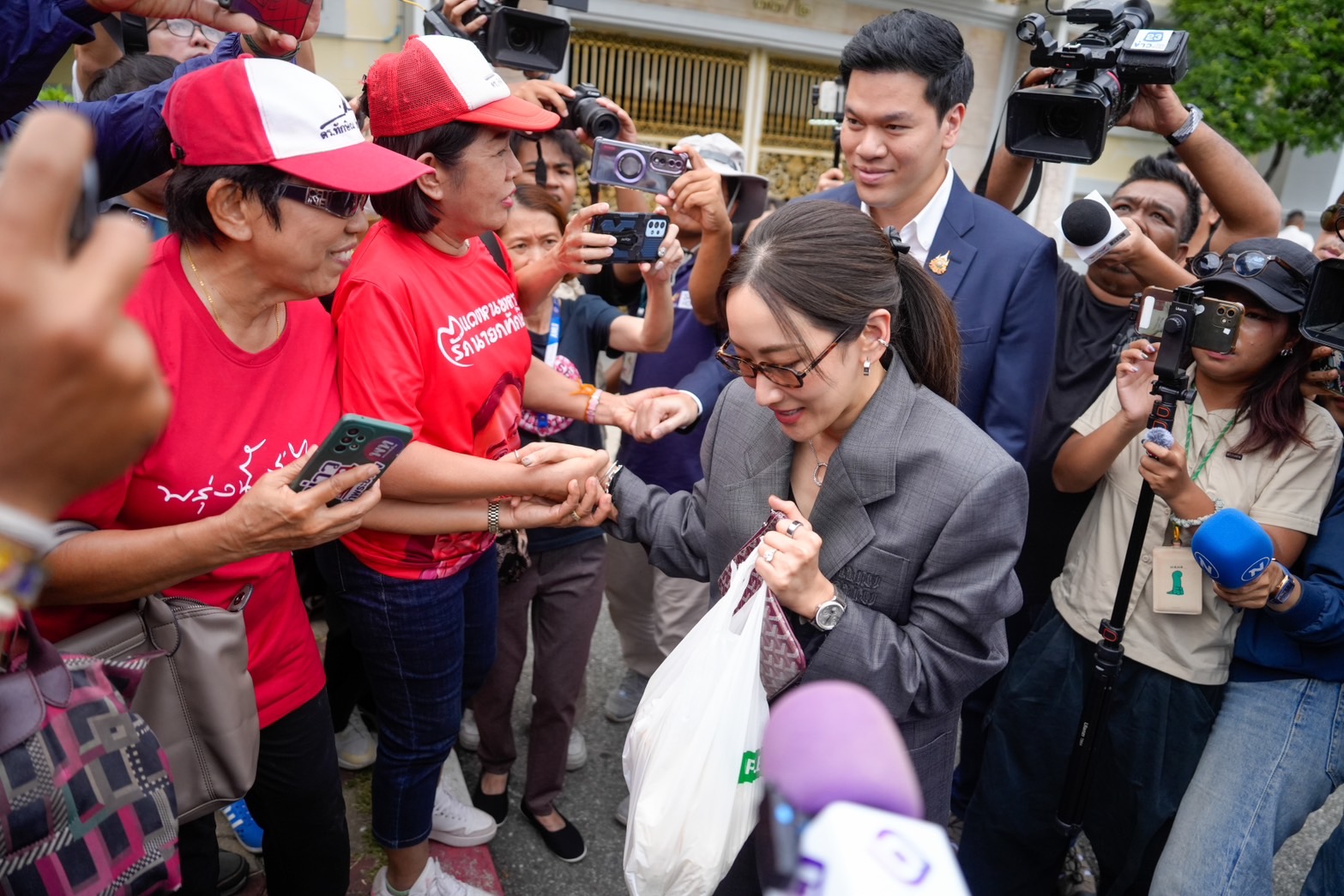 พินทองทา ชินวัตร คุณากรวงศ์ ทักษิณ ชินวัตร ปิฎก สุขสวัสดิ์