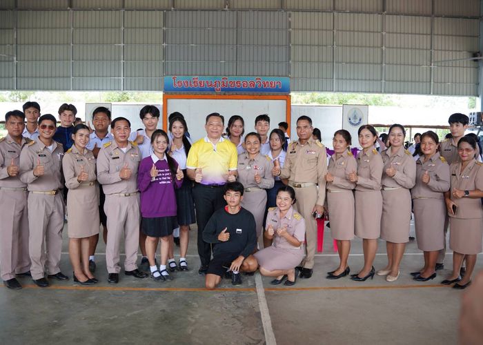 'ฝ่ายปกครอง อยู่เคียงข้างพี่น้องประชาชน' อธิบดีกรมการปกครอง ลงพื้นที่กันทรลักษ์ จ.ศรีสะเกษ เยียวยาเหตุไม่สงบชายแดนไทย–กัมพูชา
