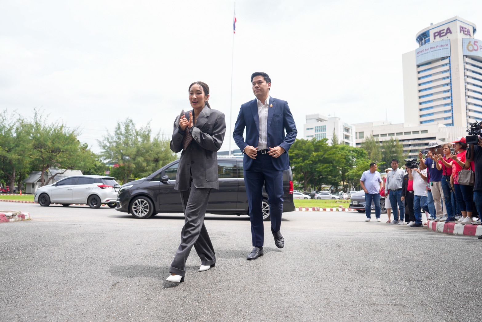 พินทองทา ชินวัตร คุณากรวงศ์ ทักษิณ ชินวัตร ปิฎก สุขสวัสดิ์