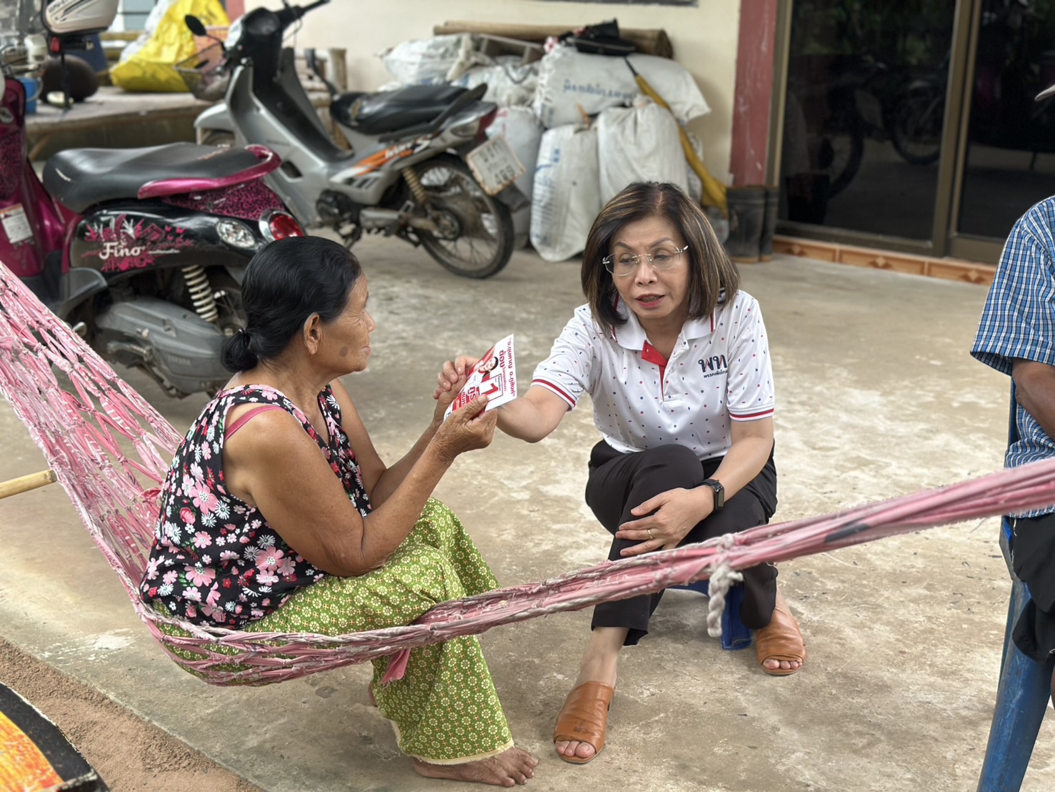 มนพร เจริญศรี