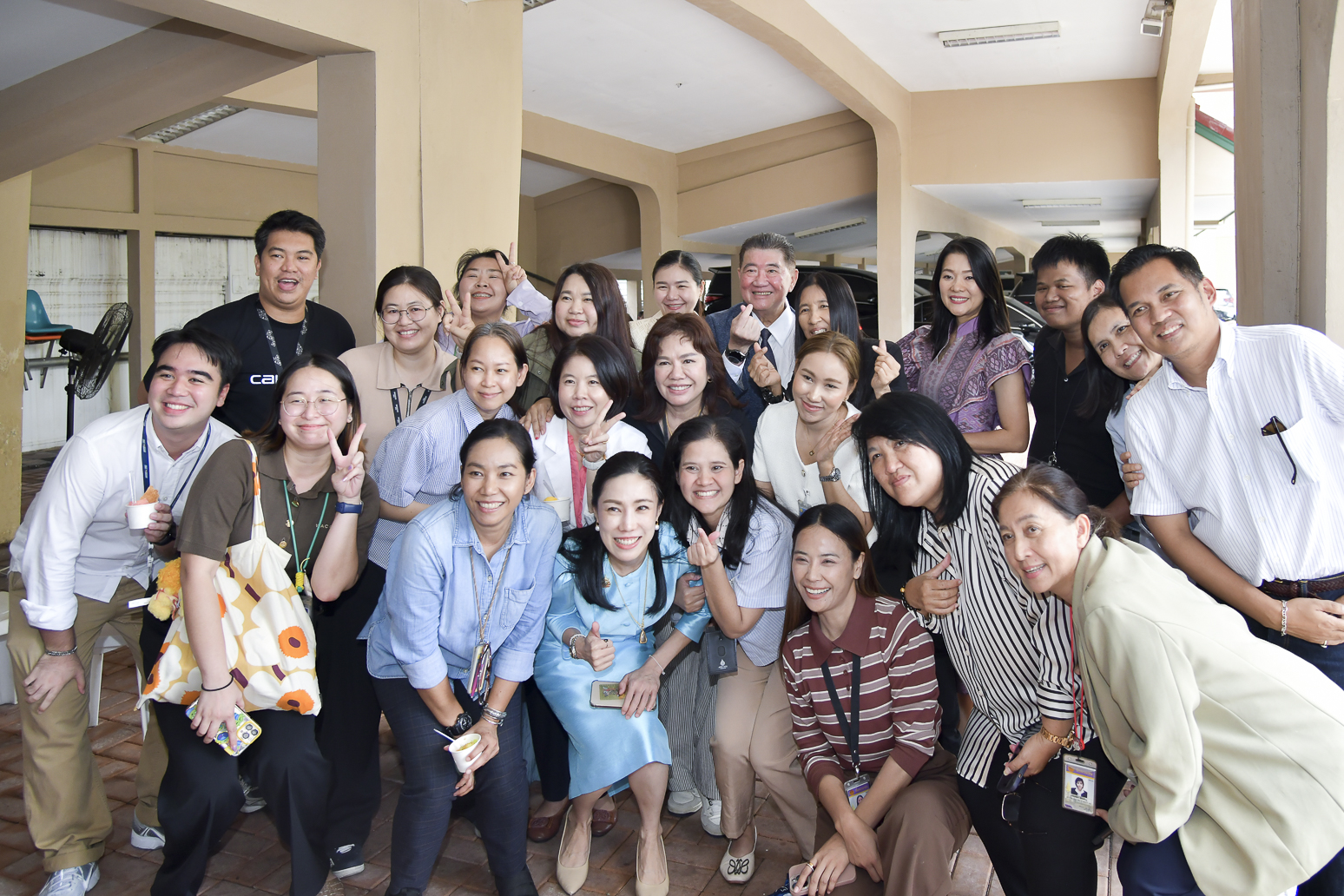 นายภูมิธรรม เวชยชัย รองนายกรัฐมนตรีและรัฐมนตรีว่าการกระทรวงมหาดไทย ปฏิบัติหน้าที่แทนนายกรัฐมนตรี ร่วมรับประทานอาหารกลางวันกับตัวแทนสื่อมวลชน