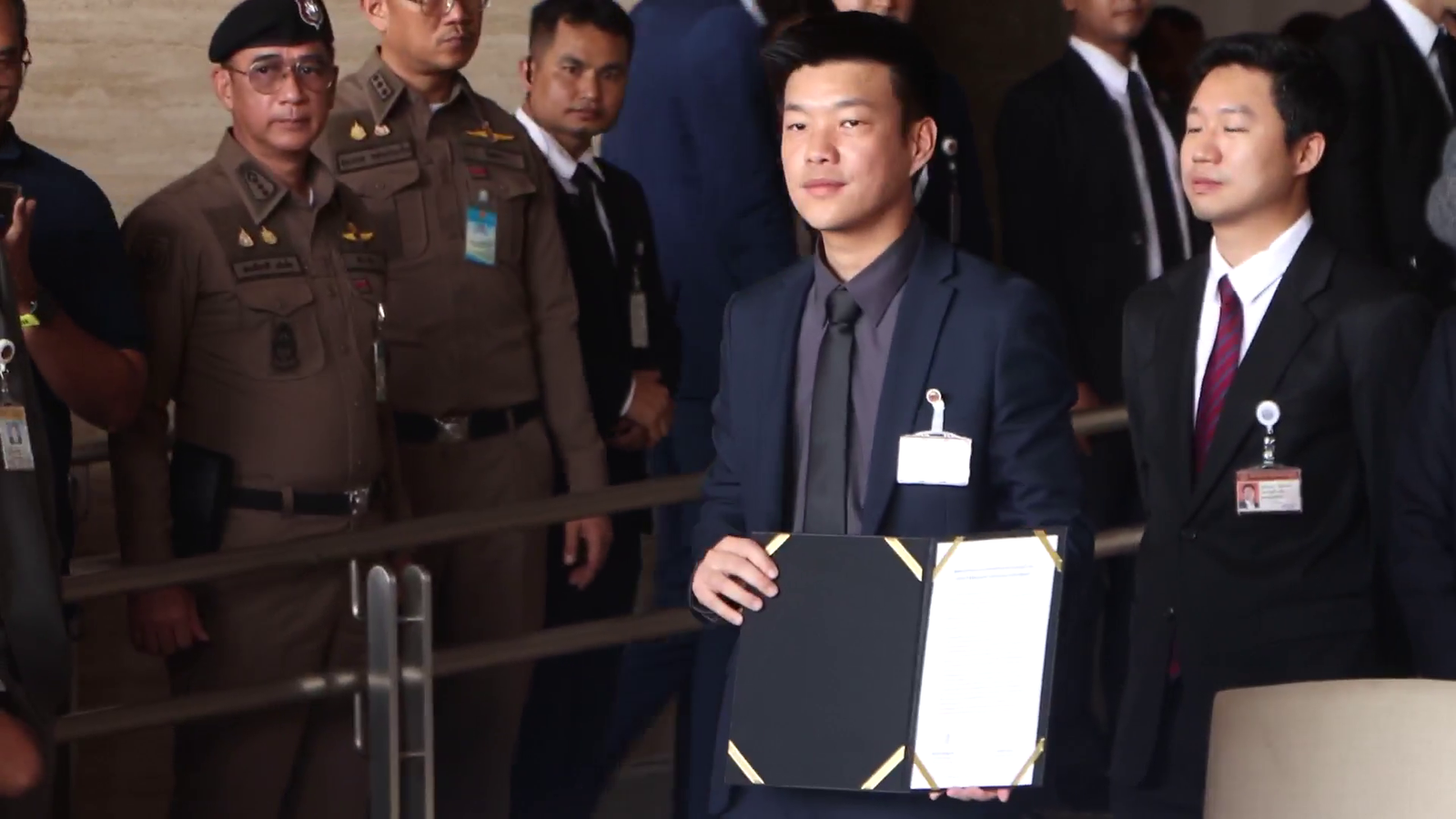 ณัฐพงษ์ เรืองปัญญาวุฒิ  หัวหน้าพรรคประชาชน