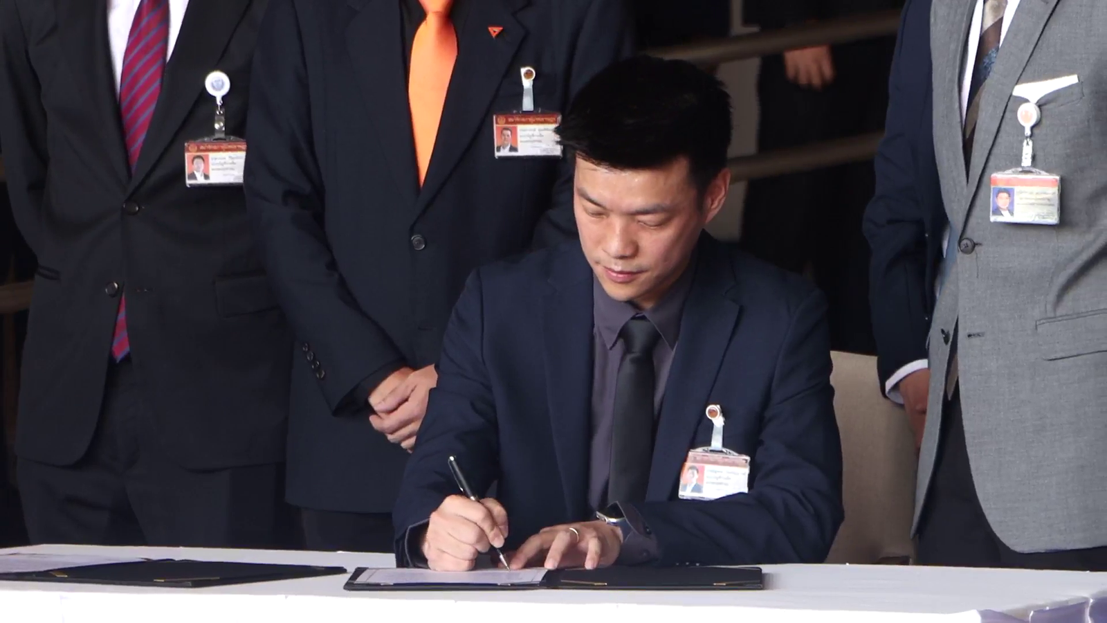 ณัฐพงษ์ เรืองปัญญาวุฒิ  หัวหน้าพรรคประชาชน