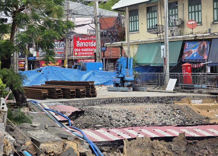 ปลัด กทม. สั่งเข้มตรวจการเคลื่อนตัวอาคารรอบถนนสามเสนทรุด วางแผนจราจรรับเปิดเทอม