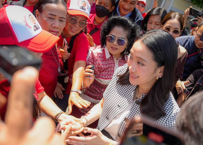'แพทองธาร-พินทองทา' เยี่ยมอดีตนายกฯทักษิณที่เรือนจำคลองเปรม เผยวันนี้อยู่เรือนจำครบ 6 อาทิตย์พอดี