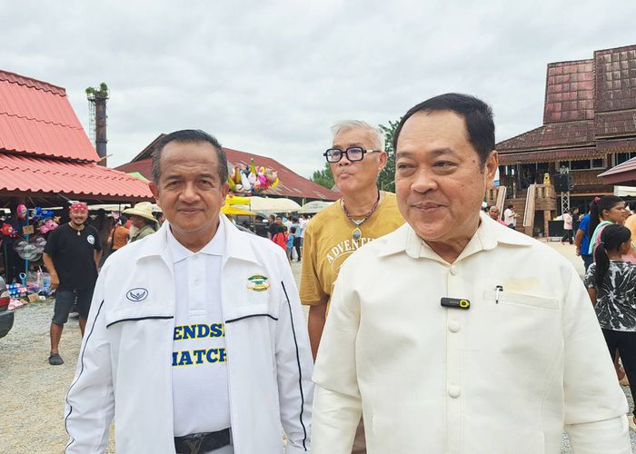 ‘ทวี สอดส่อง’ ทอดกฐินวัดป่าสวย จ.ปัตตานี ชูสันติสุข 'พุทธ-มุสลิม' อยู่ร่วมกัน ย้ำพื้นที่ไม่ต้องใช้ พ.ร.ก.ฉุกเฉิน