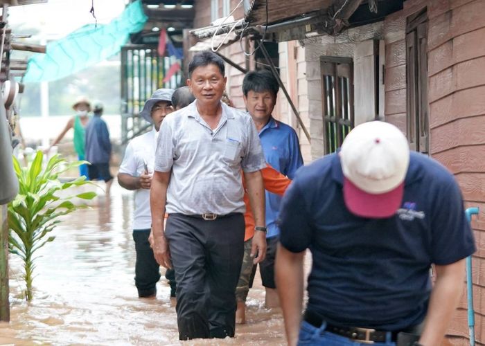 'สุรพงษ์' จี้ 'อนุทิน' เยียวยาน้ำท่วม เผย 'เพื่อไทย' เร่งช่วยชาวสามโคกปทุมธานี 3,000 ครัวเรือน น้ำท่วมเดือดร้อนหนักไร้หน่วยงานรัฐดูแล