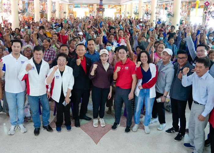 ‘แพทองธาร’ นำทีมเพื่อไทยลงพื้นที่น้ำท่วมอุตรดิตถ์ เดินเท้าเคาะประตูบ้าน ติดตามความช่วยเหลือและให้กำลังใจพี่น้องประชาชน