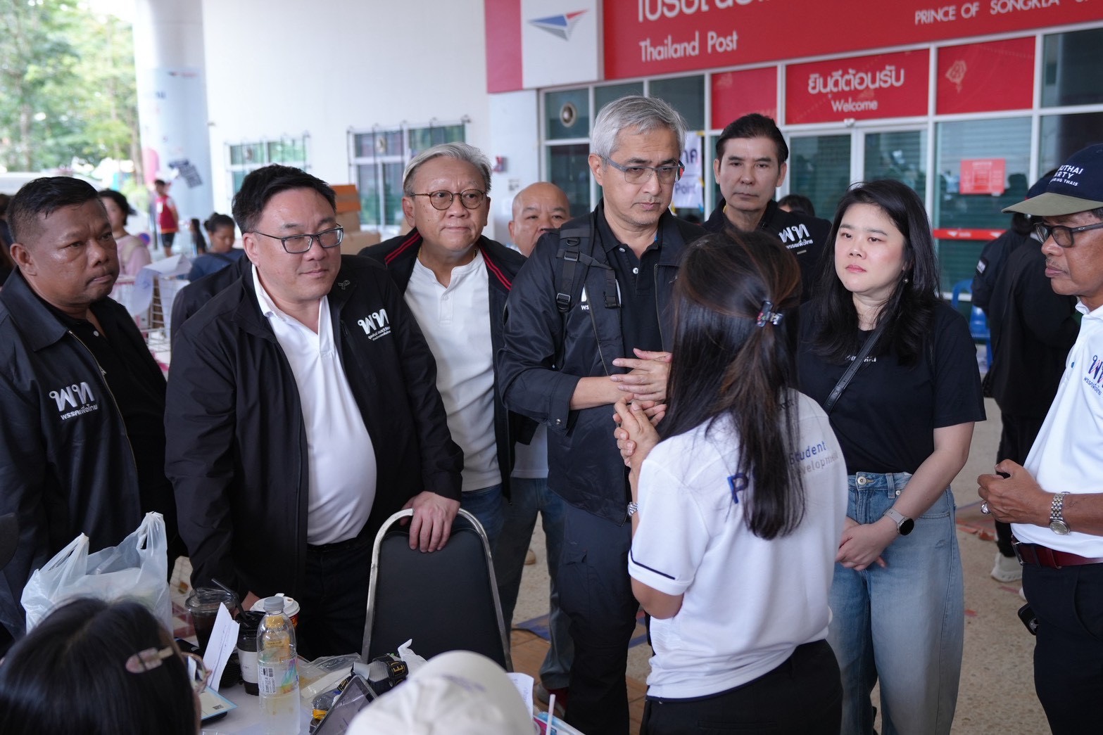 จุลพันธ์ อมรวิวัฒน์ หัวหน้าพรรคเพื่อไทย ลงพื้นที่น้ำท่วมหาดใหญ่