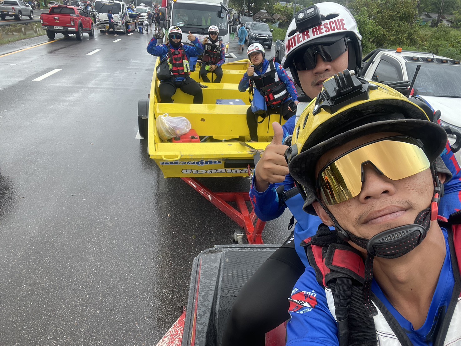 วรวงศ์ วรปัญญา สส.ลพบุรี พรรคเพื่อไทย ทีมเรือกู้ภัย ทีมกู้ภัย น้ำท่วมหาดใหญ่