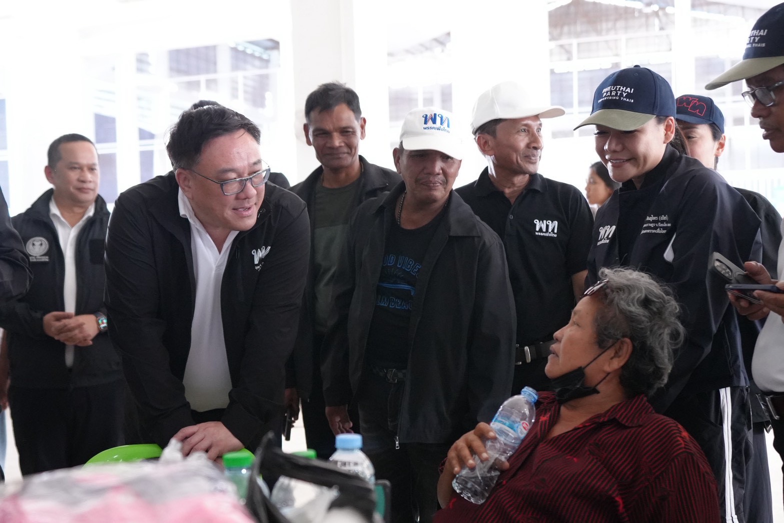 จุลพันธ์ อมรวิวัฒน์ หัวหน้าพรรคเพื่อไทย ลงพื้นที่น้ำท่วมหาดใหญ่