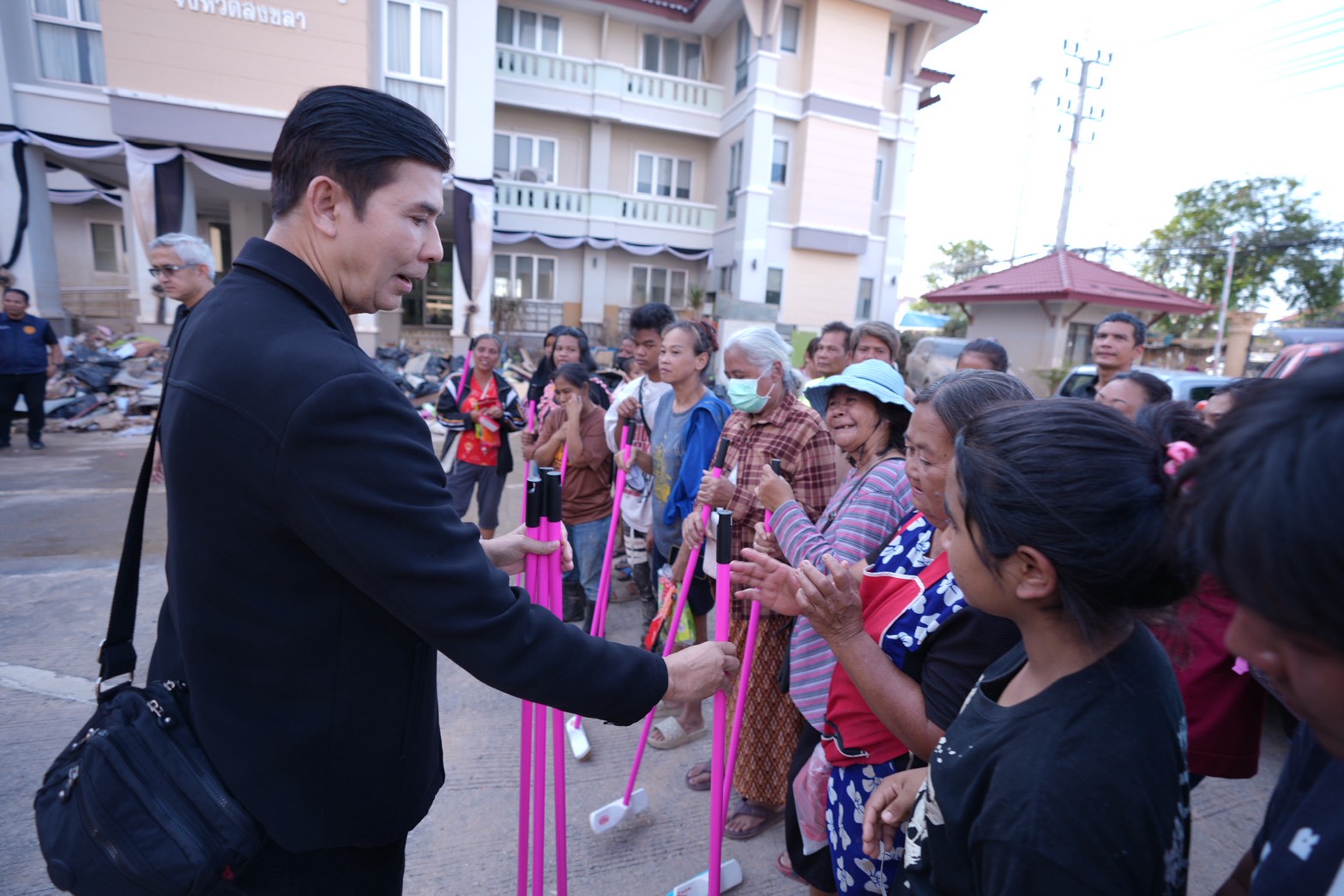 พรรคเพื่อไทย น้ำท่วมหาดใหญ่ 