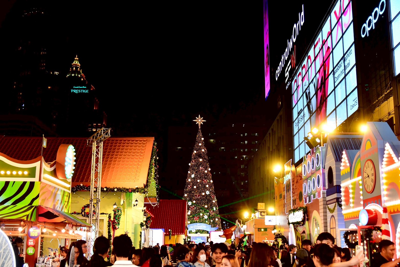 centralwOrld เปิดไฟต้นคริสต์มาสยักษ์