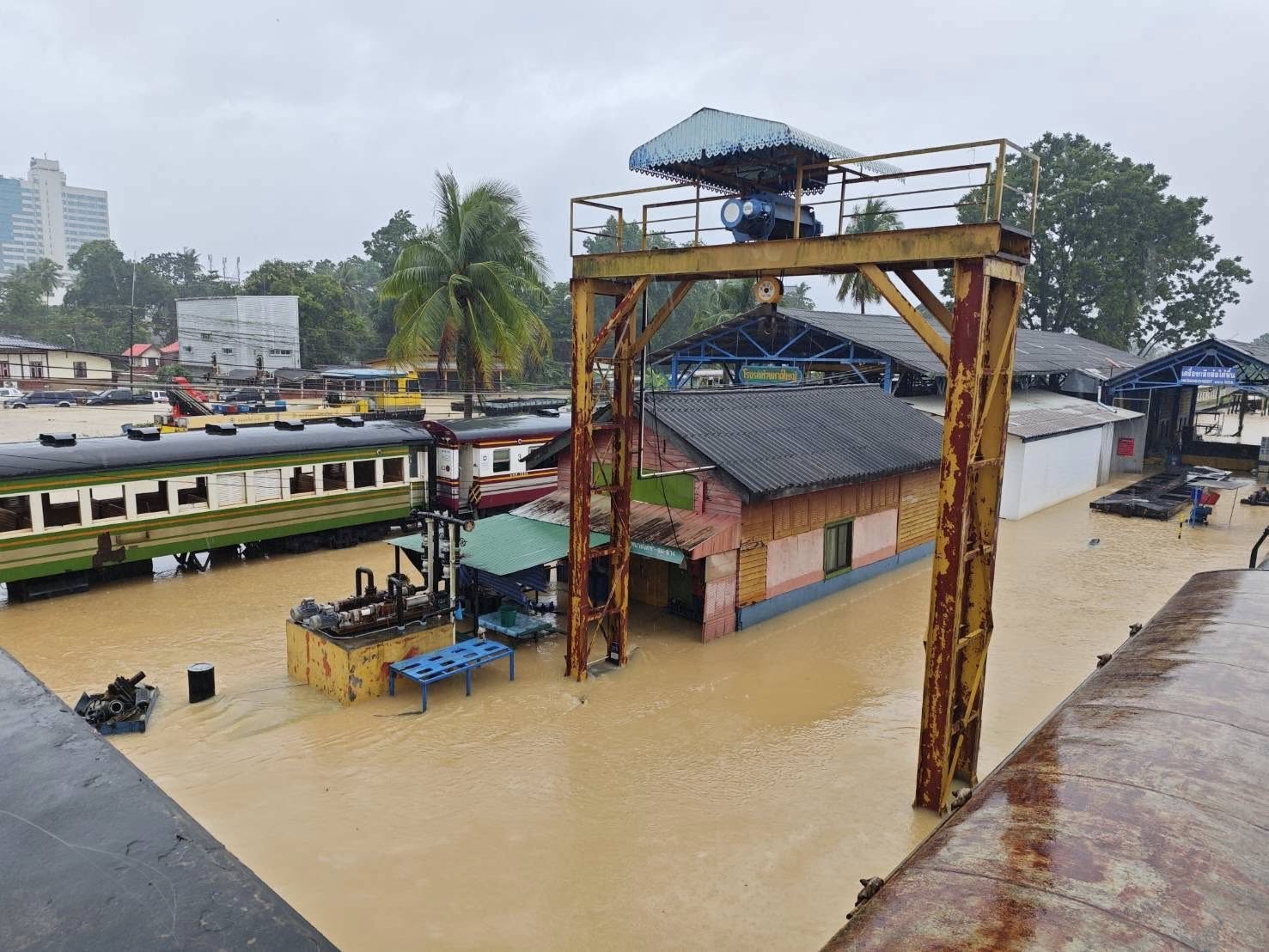 น้ำท่วม รถไฟสายใต้