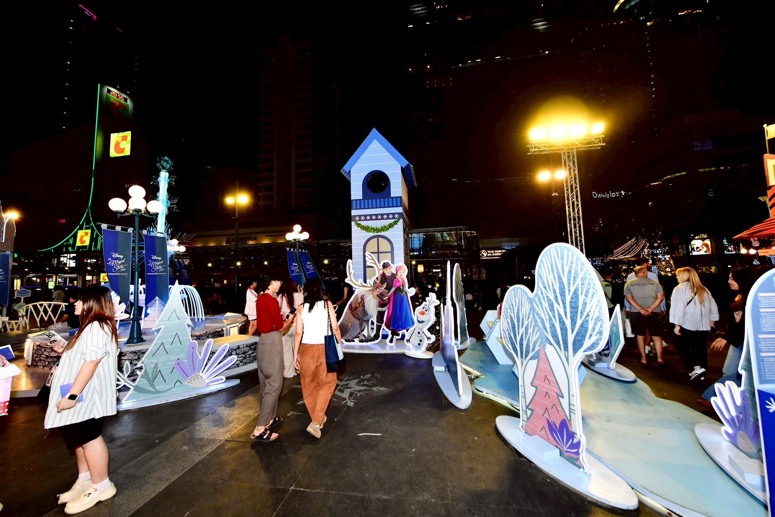 centralwOrld เปิดไฟต้นคริสต์มาสยักษ์