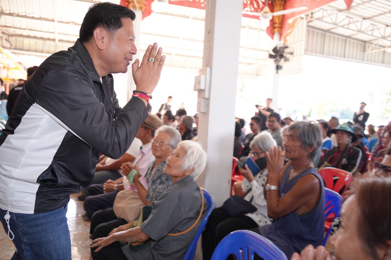 พรรคเพื่อไทย ลงพื้นที่น้ำท่วมอยุธยา