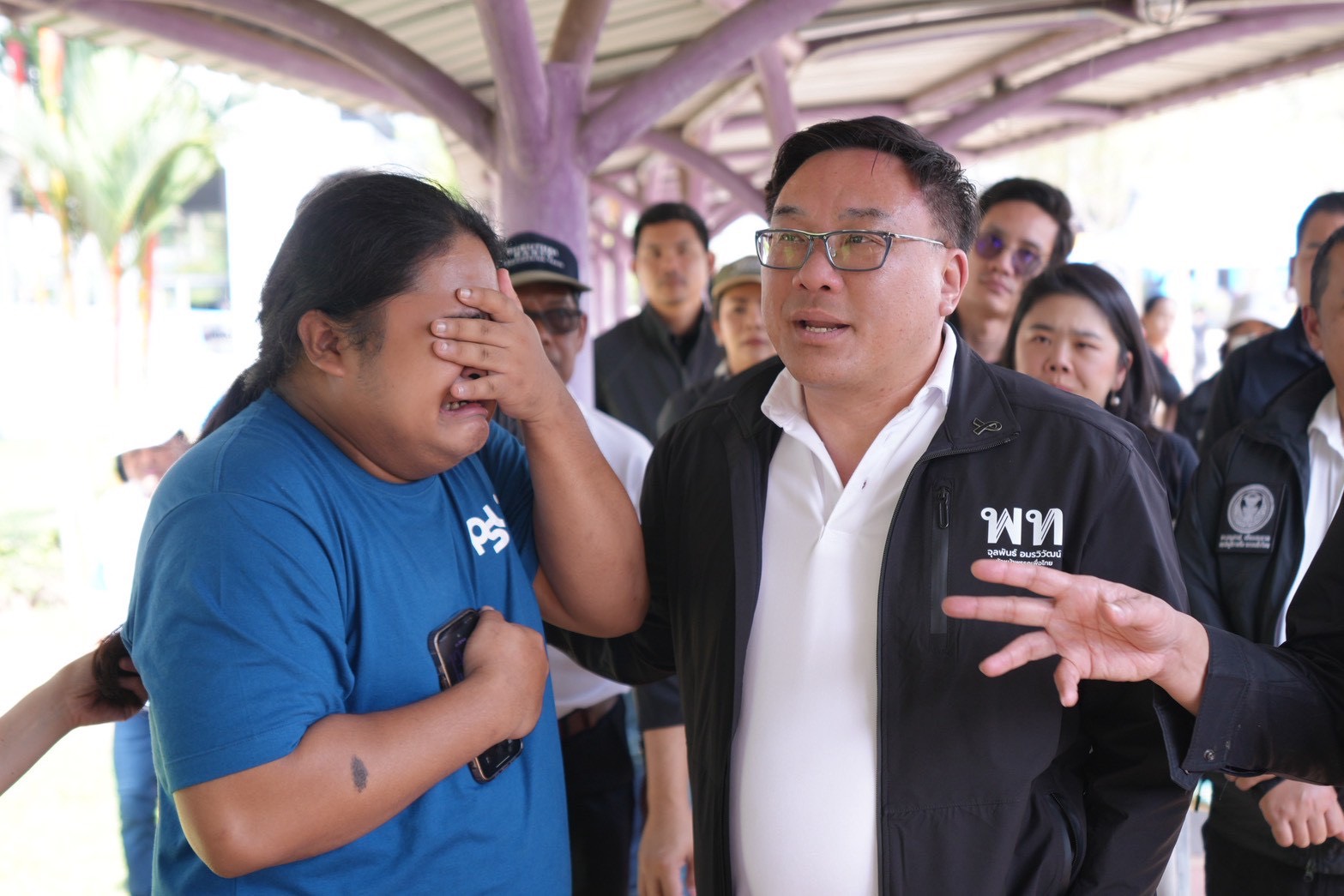 จุลพันธ์ อมรวิวัฒน์ หัวหน้าพรรคเพื่อไทย ลงพื้นที่น้ำท่วมหาดใหญ่
