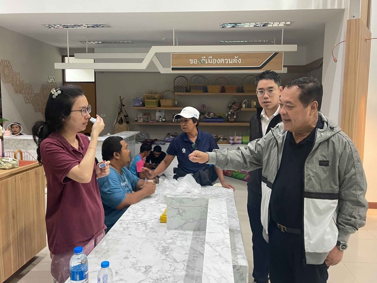 พันตำรวจเอก ทวี สอดส่อง หัวหน้าพรรคประชาชาติ น้ำท่วมหาดใหญ่ อาหารฮาลาล