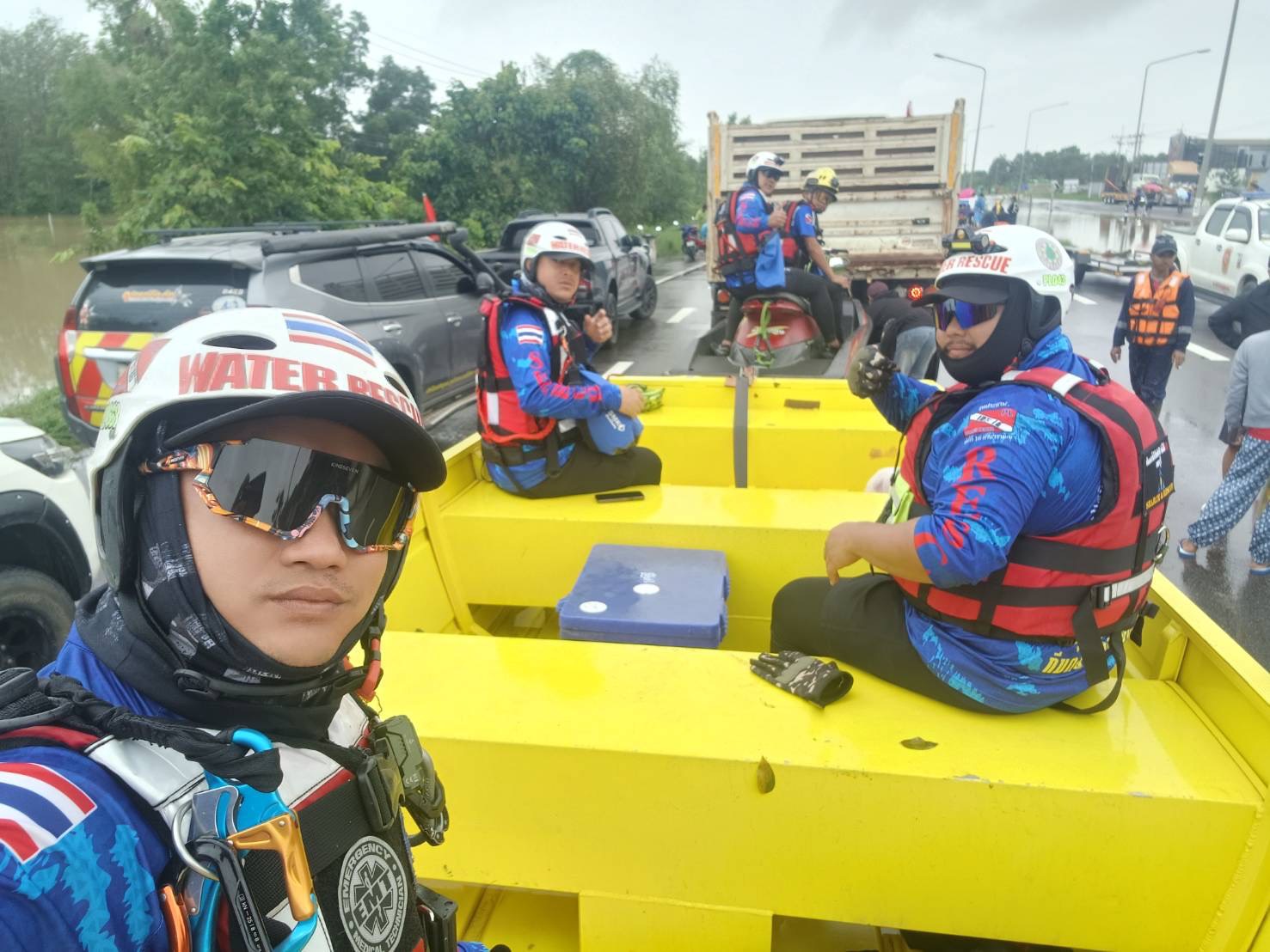วรวงศ์ วรปัญญา สส.ลพบุรี พรรคเพื่อไทย ทีมเรือกู้ภัย ทีมกู้ภัย น้ำท่วมหาดใหญ่