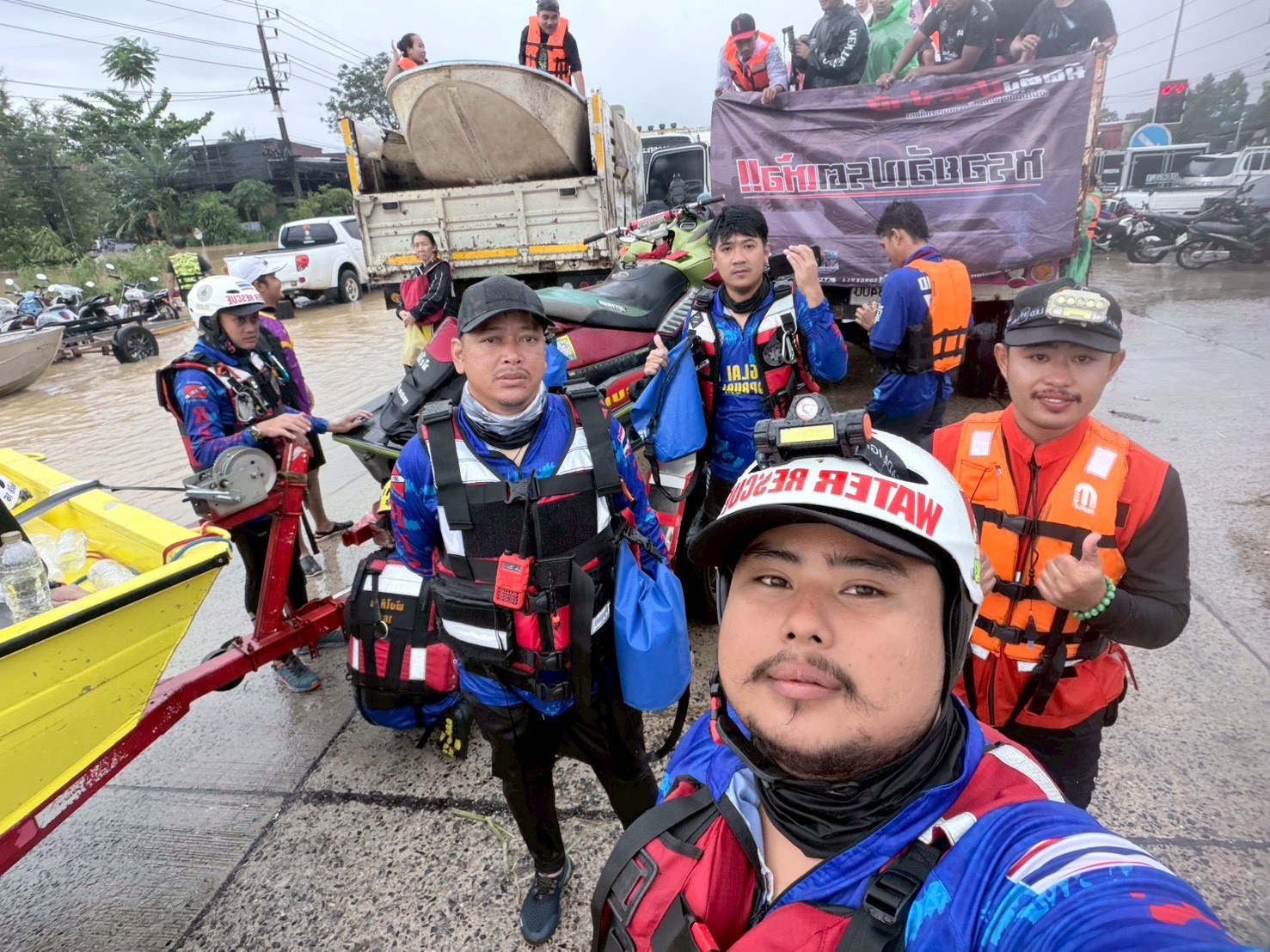 วรวงศ์ วรปัญญา สส.ลพบุรี พรรคเพื่อไทย ทีมเรือกู้ภัย ทีมกู้ภัย น้ำท่วมหาดใหญ่