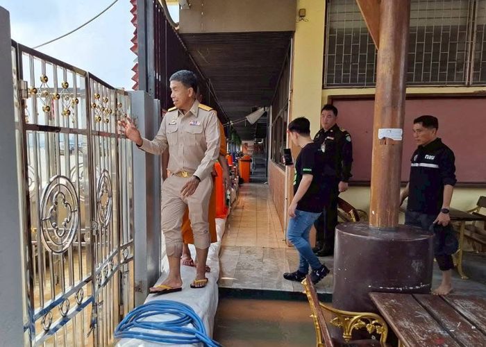 ผู้ว่าฯ ชัชชาติ พร้อมทีม กทม. ลงพื้นที่ติดตามสถานการณ์น้ำ ดูแลประชาชนอย่างใกล้ชิด