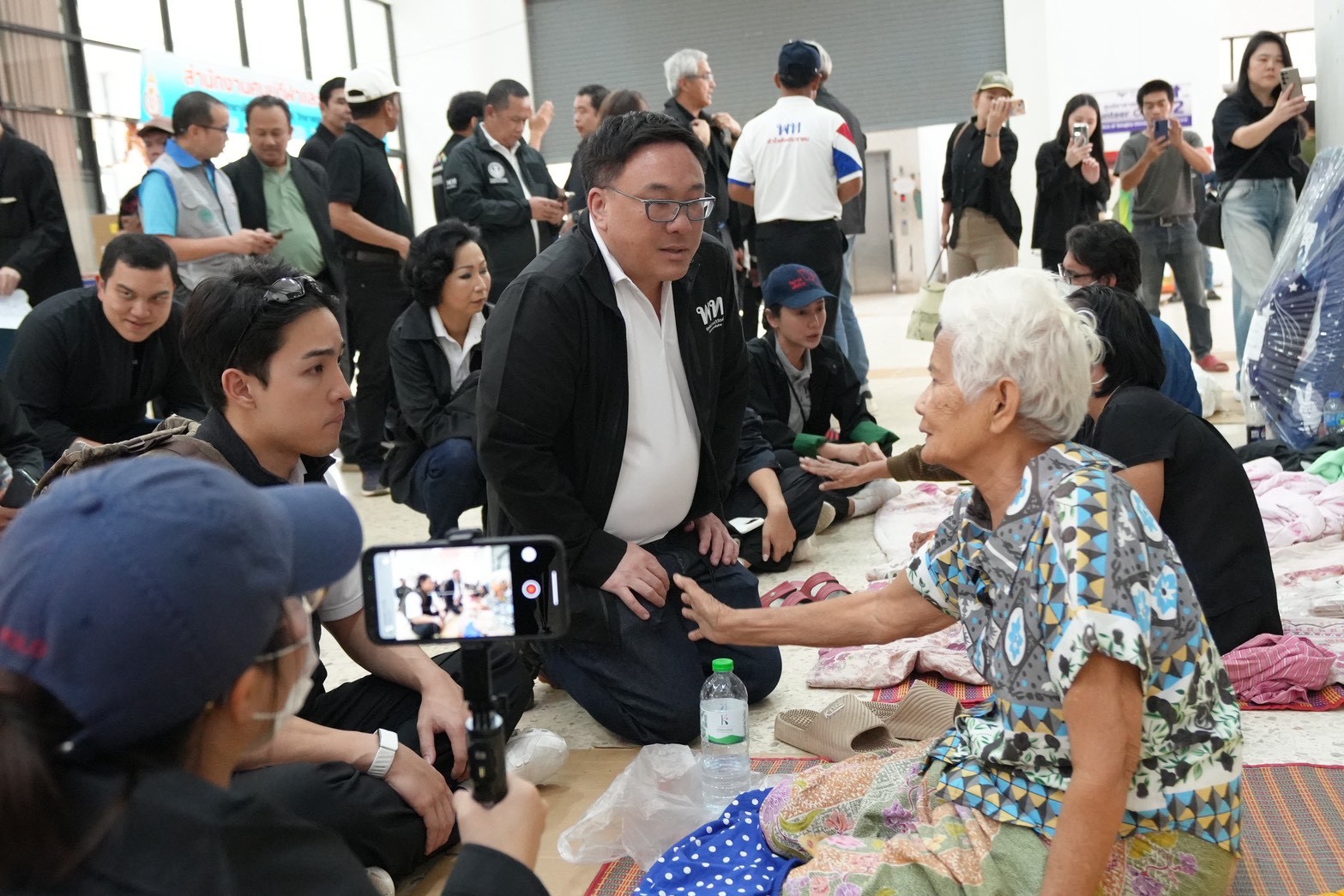 จุลพันธ์ อมรวิวัฒน์ หัวหน้าพรรคเพื่อไทย ลงพื้นที่น้ำท่วมหาดใหญ่
