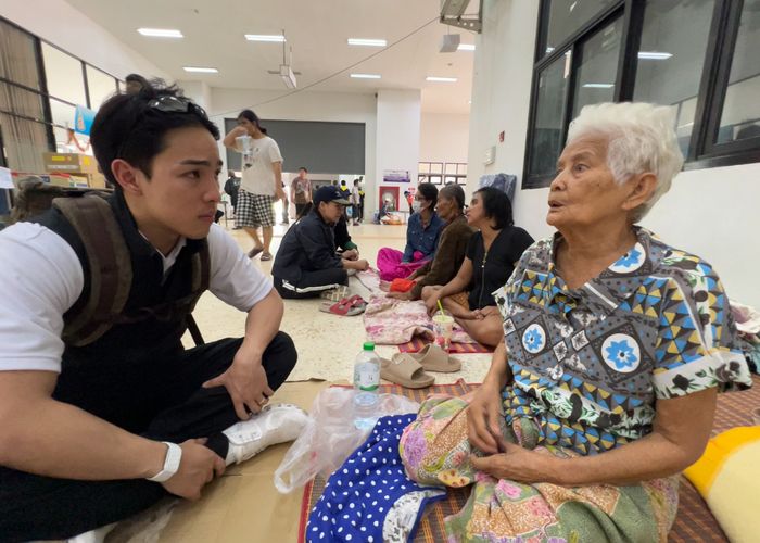 'ภูผา' ผนึกกำลังช่วยน้ำท่วมใต้ ส่งมอบข้าวหอมมะลิสุรินทร์หนุนโรงครัวกลาง จี้รัฐบาลแก้ปมเยียวยา ใช้ Tech ลดภาระเอกสาร