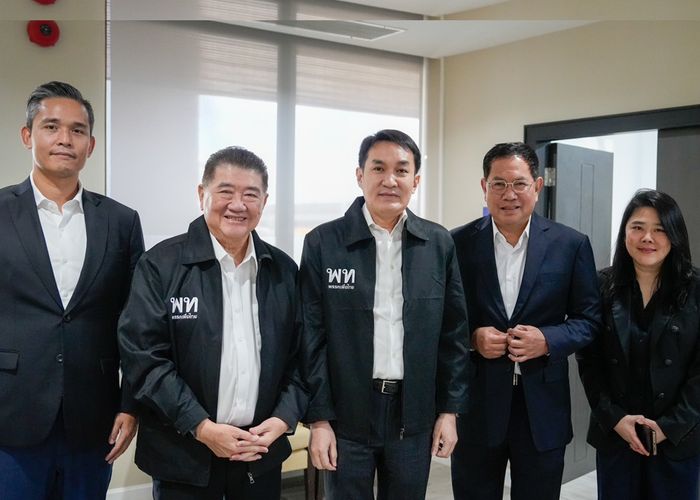 'ดล เหตระกูล' เข้าพรรคเพื่อไทย ผู้บริหารต้อนรับอบอุ่น ย้ำเพื่อไทยเปิดพื้นที่ให้คนตั้งใจทำงานเพื่อประชาชน