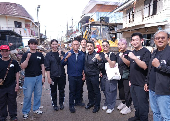 ‘นพ.ชลน่าน’ พร้อมทีมเพื่อไทย ช่วยล้างบ้านชาวหาดใหญ่ เสนอรัฐบาลจัดระบบล้างบ้าน นำทีมแพทย์เดินตามบ้านจ่ายยาป้องกันฉี่หนู