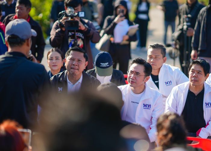 ‘ยศชนัน’ ลงพื้นที่ครั้งแรกที่อยุธยา พูดคุยรับฟังปัญหาจากชาวนาโดยตรง