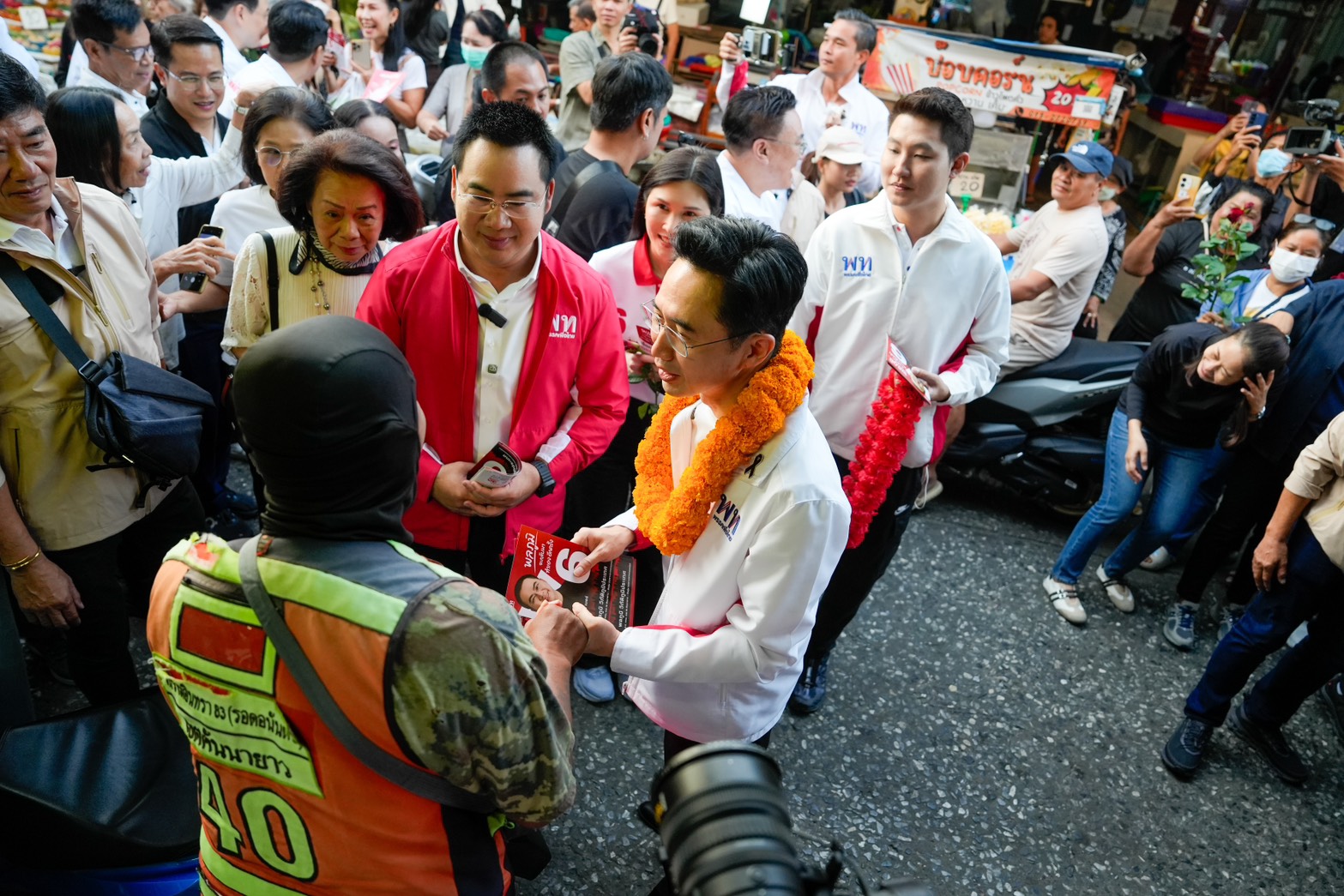 ยศชนัน จุลพันธ์ ตลาดสายเนตร กรุงเทพฯ 