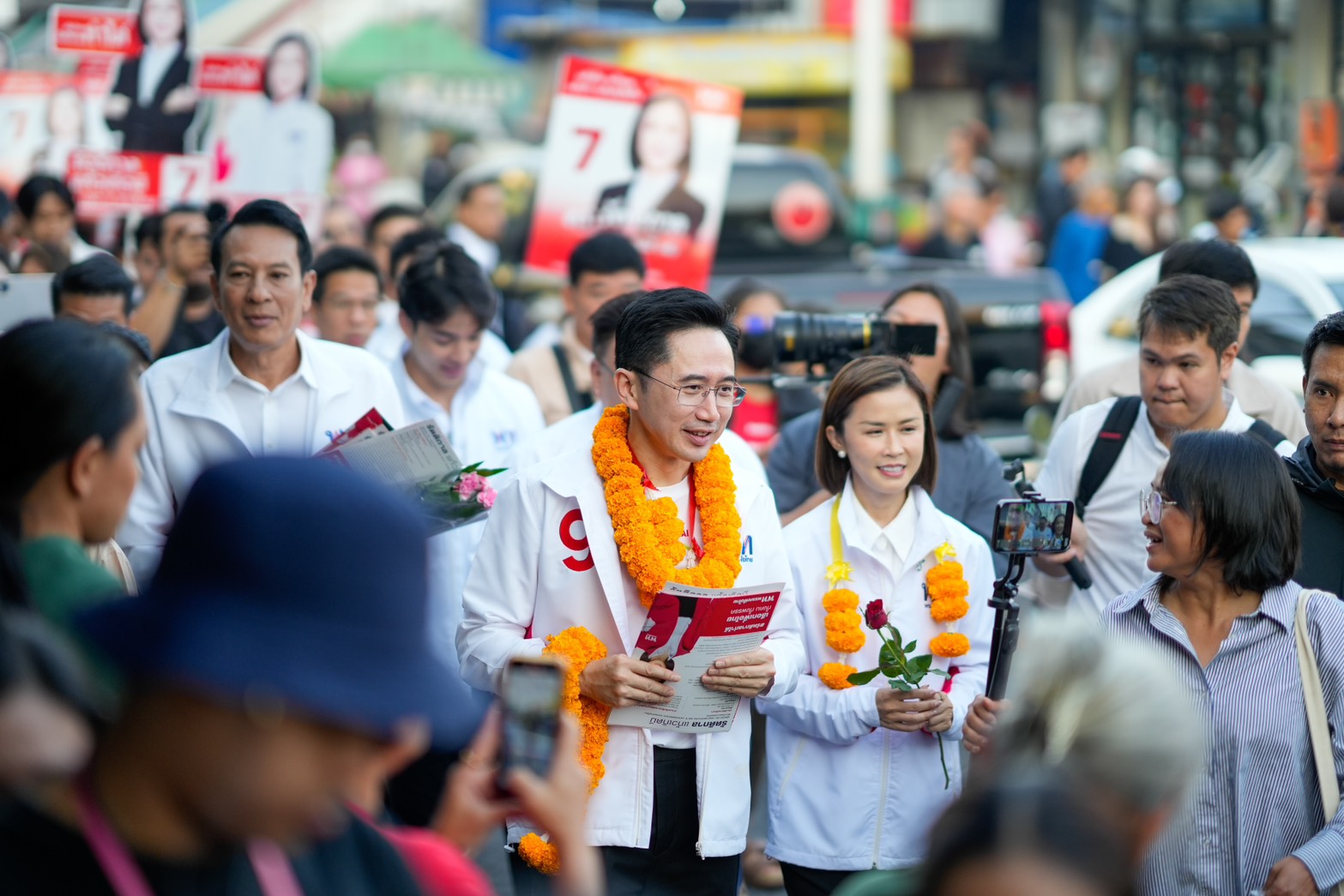 ยศชนัน วงศ์สวัสดิ์ จุลพันธ์ อมรวิวัฒน์ พรรคเพื่อไทย เบอร์ 9 ลงพื้นที่หาเสียง ตลาดวัดเกาะ เขตสายไหม