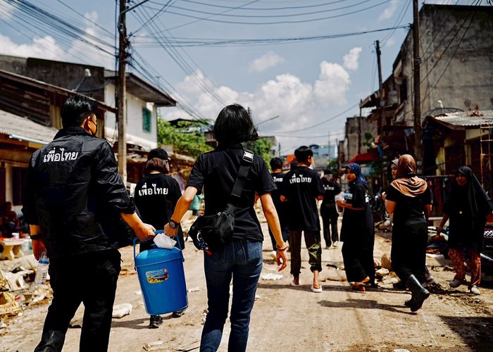 ผู้สมัคร สส.-สก. เพื่อไทยระดมจิตอาสา 66 คน ช่วยฟื้นฟูชุมชนหาดใหญ่หลังน้ำท่วม ชี้รัฐบริหารล้มเหลว ทั้งขยะมหึมา-น้ำประปา-โรคระบาด