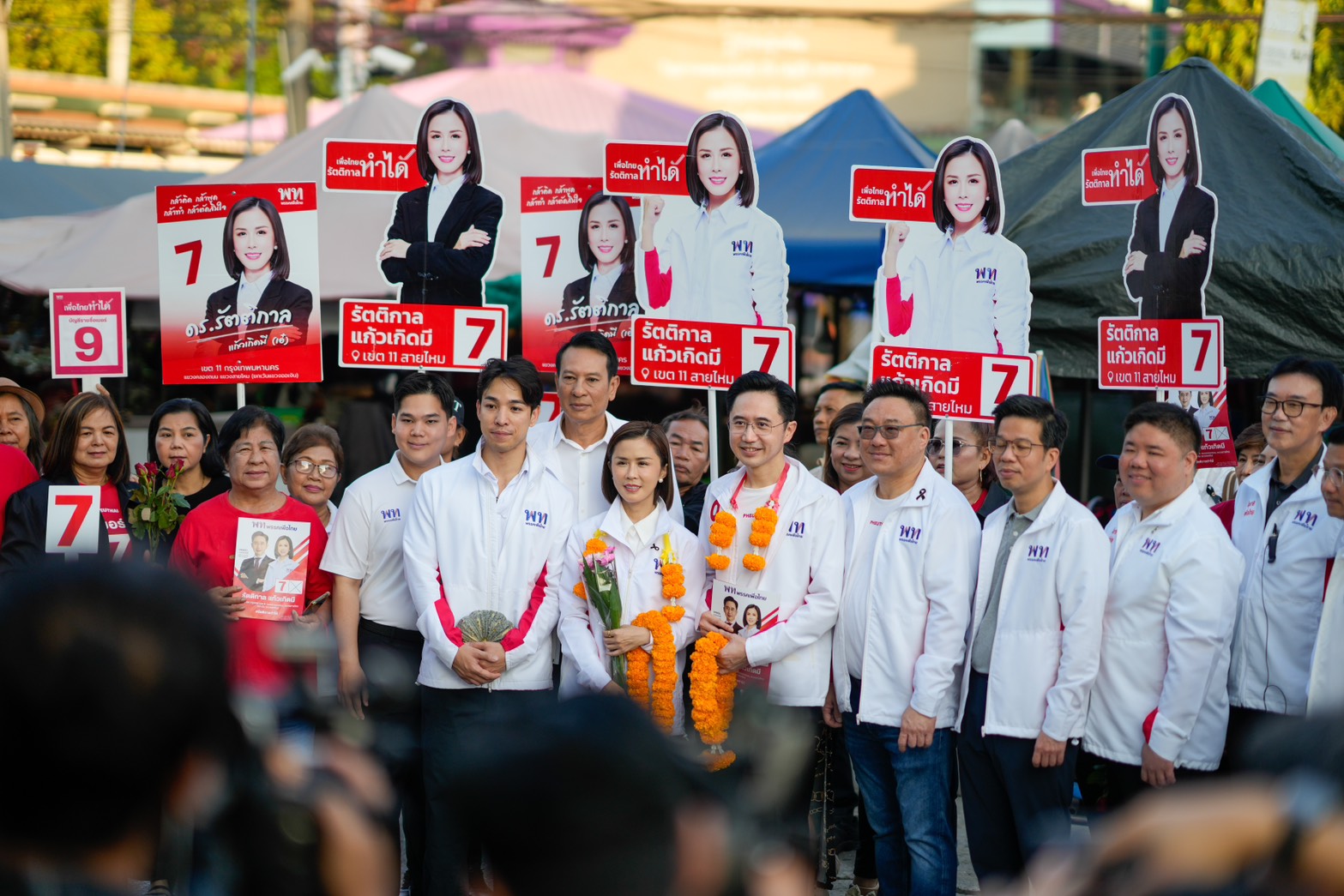 ยศชนัน วงศ์สวัสดิ์ จุลพันธ์ อมรวิวัฒน์ พรรคเพื่อไทย เบอร์ 9 ลงพื้นที่หาเสียง ตลาดวัดเกาะ เขตสายไหม