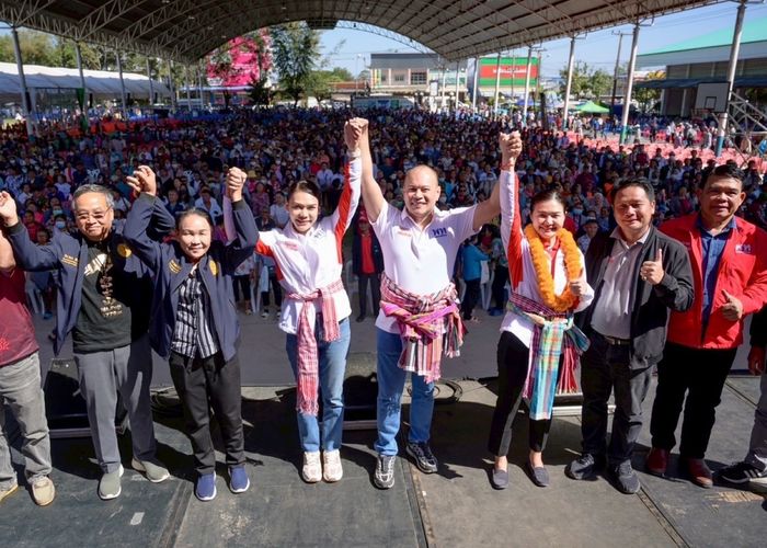 ‘คนร้อยเอ็ด’นับหมื่นร่วมเวทีปราศรัยเพื่อไทย หนุน ‘จิราพร-ชญาภา’ ลุยเลือกตั้ง ‘ณัฐวุฒิ’ ปลุกประกาศอำนาจประชาชน สู้ ‘ระบบน้ำเงินกินรวบ’