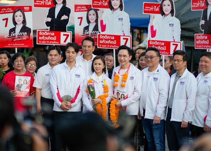 'ยศชนัน - จุลพันธ์' 2 แคนดิเดตนายกฯเพื่อไทย ลุยตลาดวัดเกาะ เขตสายไหม เสียงตอบรับดี กำลังใจล้นหลาม