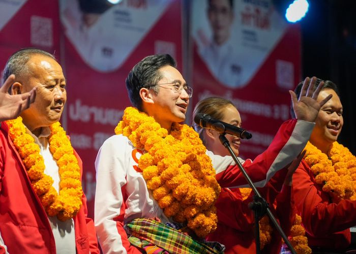 'ยศชนัน' ปราศรัยบึงกาฬ ประกาศขอเพื่อไทยทั้งจังหวัด อาสาเป็นนายกฯ ล้างหนี้ประชาชน-พักหนี้เกษตรกร ดูแลราคาข้าว-ยางพารา