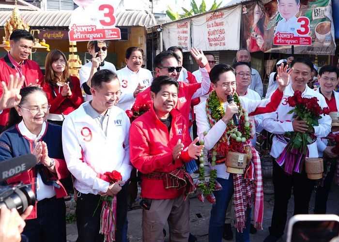 ‘ยศชนัน’ประกาศยินดีรับใช้พี่น้องชาวหนองบัวลำภู ย้ำเราต้องสามัคคีกัน พร้อมแก้เศรษฐกิจไม่ดีทันที ชูล้างหนี้ทั้งระบบ ประกันกำไรสินค้าเกษตร