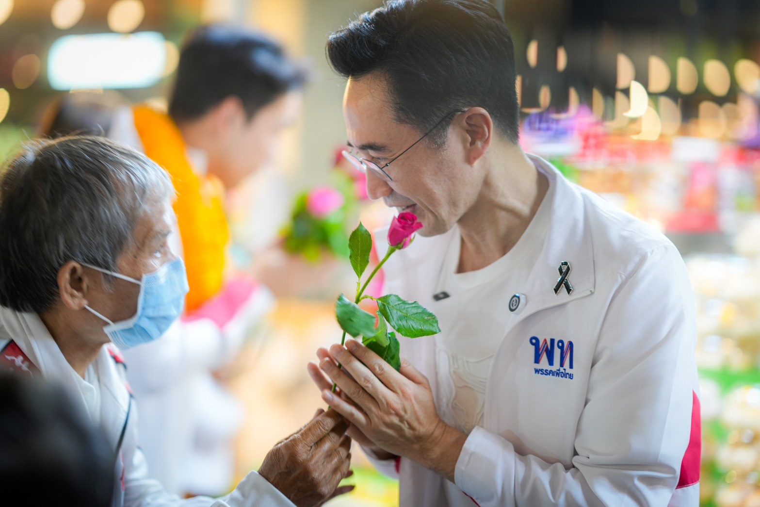 ยศชนัน พรรคเพื่อไทย ตลาดยิ่งเจริญ