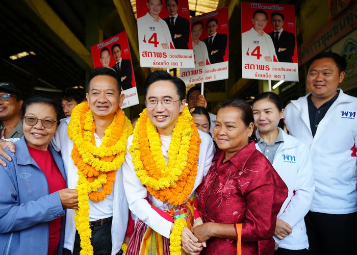 'ยศชนัน' ลุยอีสาน ลงพื้นที่หาเสียงตลาดทุ่งเจริญ จ.ร้อยเอ็ด แต่เช้า ช่วยผู้สมัคร สส.เพื่อไทย เดินสายปราศรัย 6 เวที 4 จังหวัดในวันเดียว