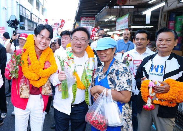 'จุลพันธ์' นำทีมเพื่อไทยลุยตลาดห้วยขวาง รับฟังปัญหาปากท้อง สื่อสารนโยบายเศรษฐกิจใกล้ชิดประชาชน