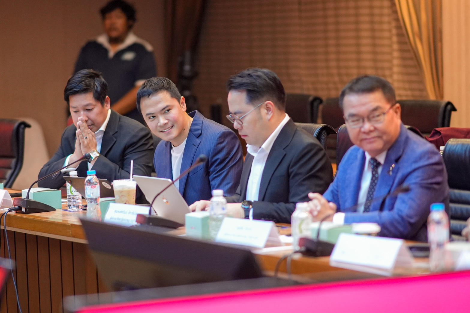 ยศชนัน พรรคเพื่อไทย หอการค้า