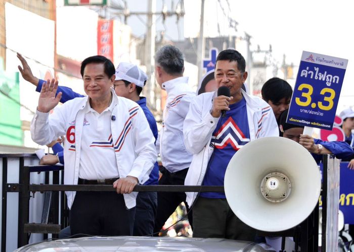 รวมไทยสร้างชาติปักหมุดนครนายก 'พีระพันธุ์' ดัน 'เสธ.หมู-วีรากร' สานภารกิจแก้จน ชูน้ำมัน 25 บาท