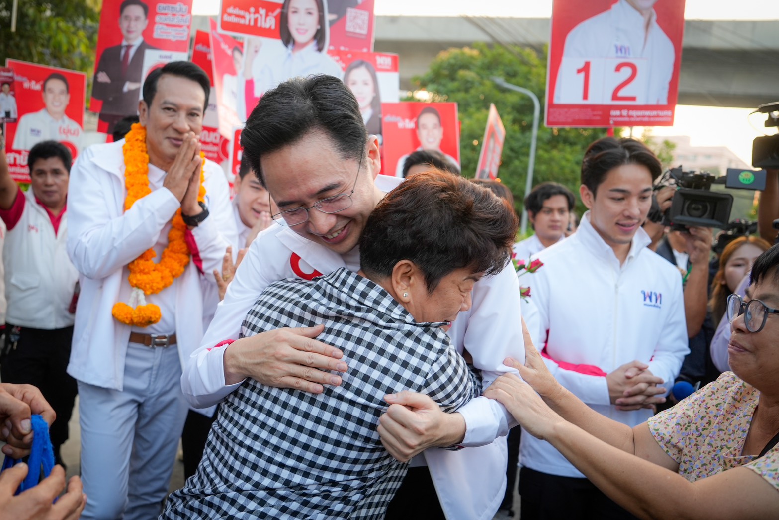 ยศชนัน พรรคเพื่อไทย ตลาดยิ่งเจริญ