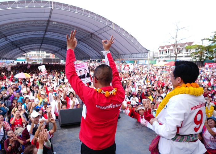‘ยศชนัน’ บุกกาฬสินธุ์ ช่วย 'อ.ลิ้งค์' เข้าสภาประกาศปั้นเศรษฐีใหม่-ปลดหนี้ผู้สูงอายุ-ลดค่าไฟ ยกระดับกาฬสินธุ์ด้วย Soft Power